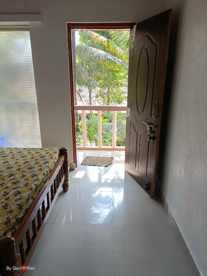 Golden Wings Cafe Hotel Gokarna  Kültér fotó