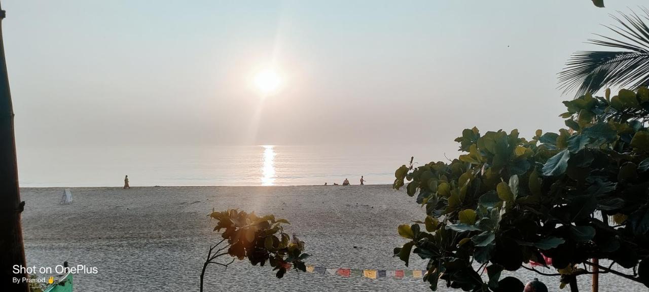Golden Wings Cafe Hotel Gokarna  Kültér fotó